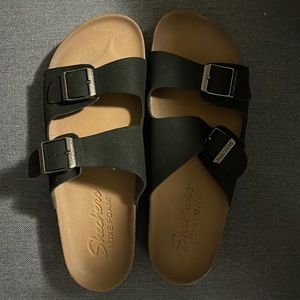 Sketchers Relaxed Fit sandales.